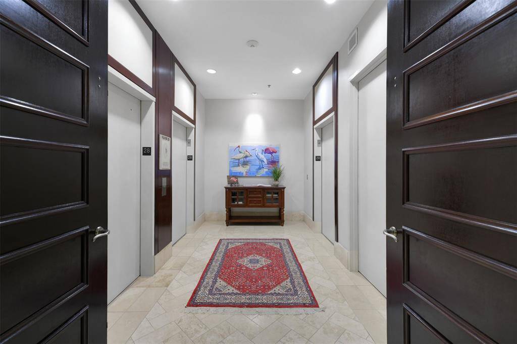 Welcome to the newly completed TW2806 Penthouse, the pinnacle of luxury on the Texas Gulf Coast. Enjoy soaring 11'4" ceilings and premium gas appliances in this prestigious condo complex. Experience unmatched elegance from the moment you step off the elevator.