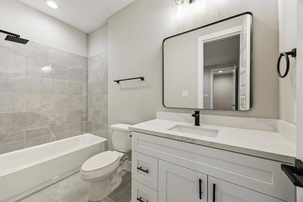 En-suite bath