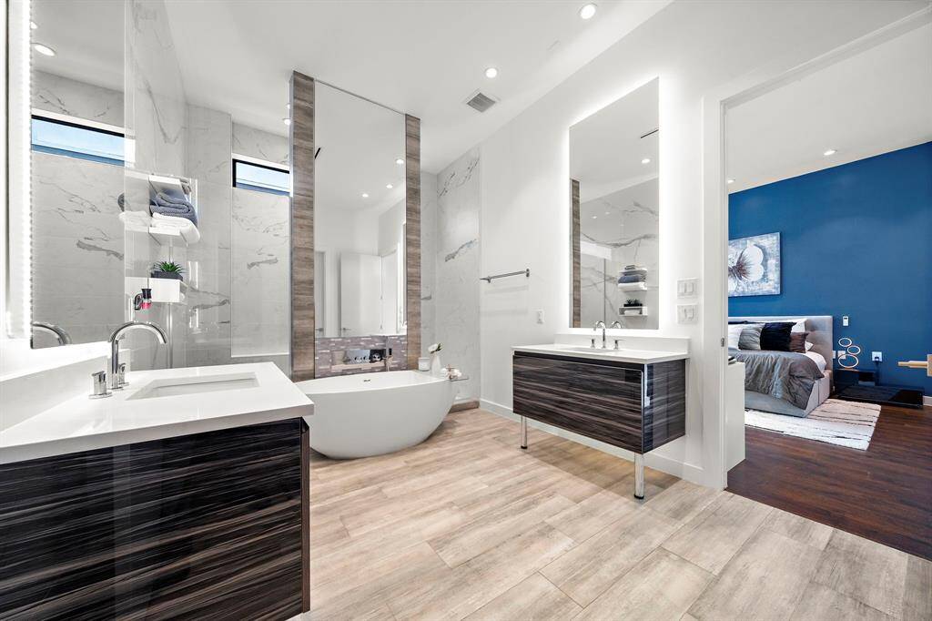 Primary Bedroom En-suite Bath