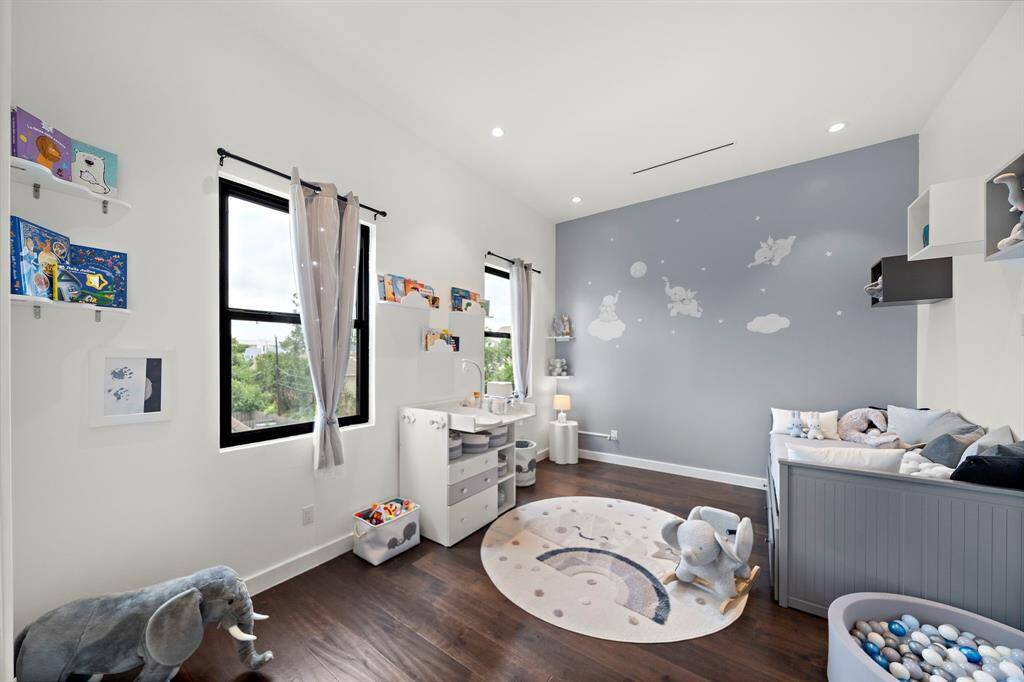 Bedroom - 3rd floor