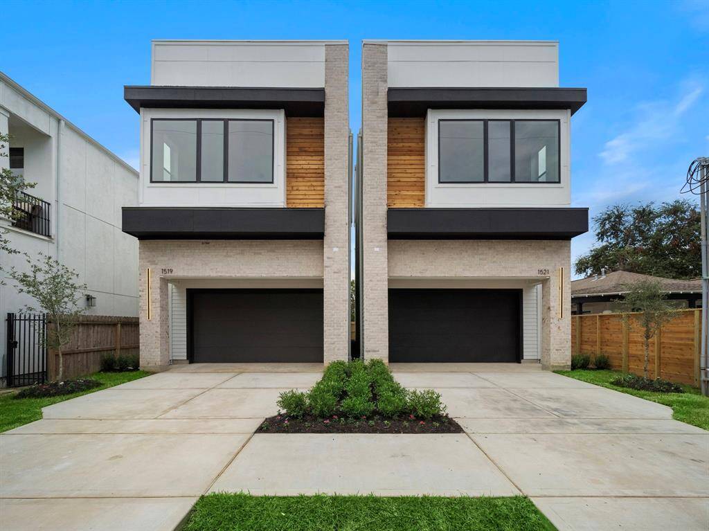 Located in an unbeatable part of the Heights, one of Houston's most desirable neighborhoods, this home features desirable 1st-floor living, a private driveway, and an oversized backyard.