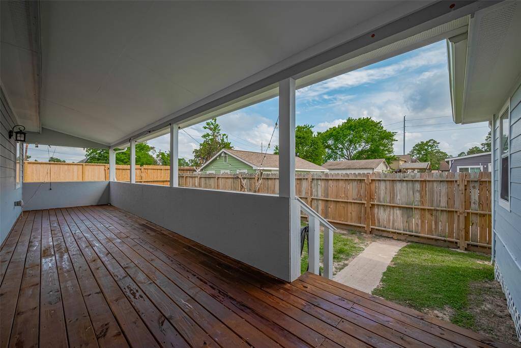Deck to the Back Yard