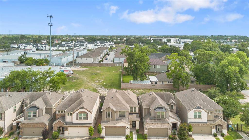 Beautifully maintained community in the heart of Spring Branch—HOA covers water, front yard landscaping, gate maintenance, and access to an on-site dog park.
