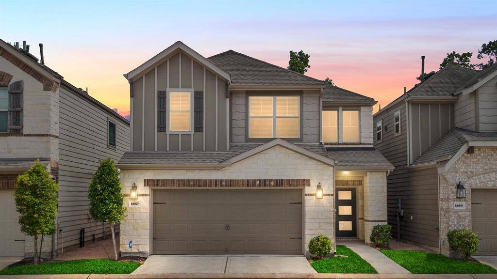Set against a glowing evening sky, this beautifully finished home offers comfort, charm, and convenience in one of Spring Branch’s best-kept gated enclaves. Questions? Reach out today to schedule your private tour.