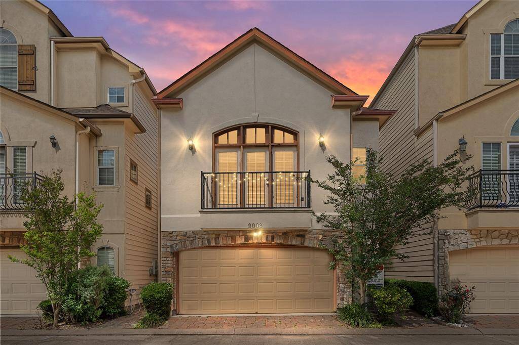 Welcome to 9008 Bayview Cove Drive, located in the gated community of Bedford Falls. This charming townhome offers spacious, light-filled living with a neutral palette and open layout.