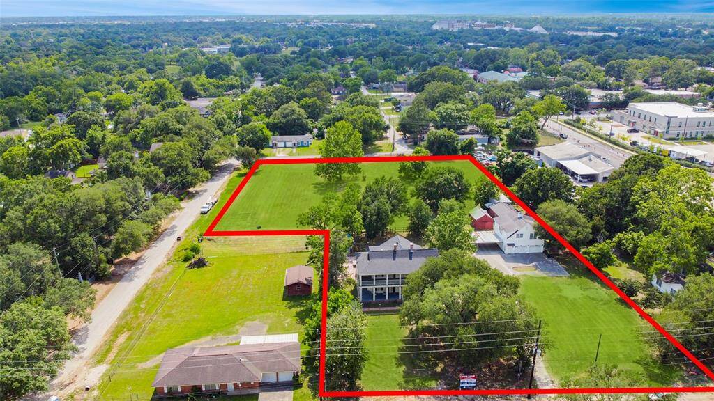 Nestled in the heart of Richmond, Texas, 902 Richmond Pkwy—formerly known as 902 Front Street—spans approximately 2.99 acres of prime real estate. This historic estate offers a rare blend of early 20th-century charm and modern luxury, making it one of the most unique properties in Fort Bend County.