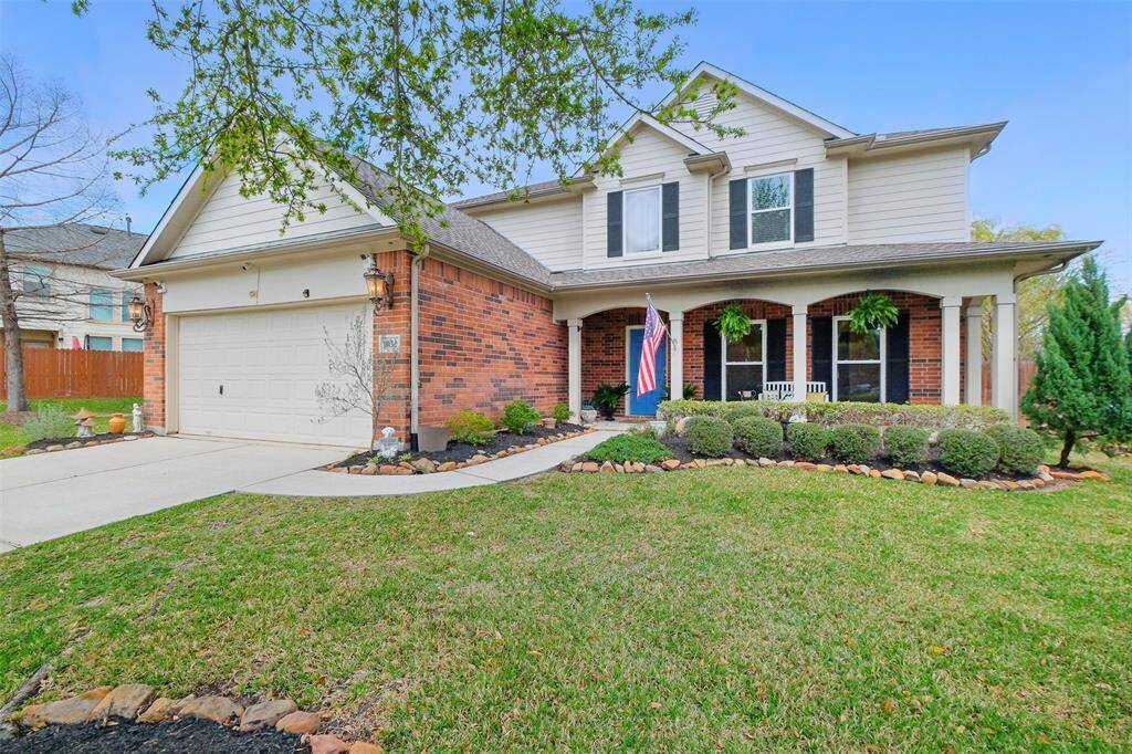 Welcome home! This beautiful 4 bedroom 2.5 bathroom home is move-in ready to make your new home!