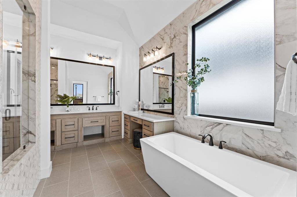 The luxurious en suite bath brings spa-like tranquility to daily life.