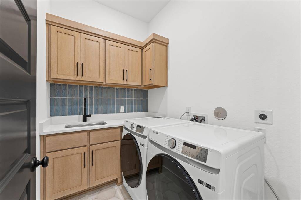 A spacious and functional space designed to make laundry day a breeze. Featuring a deep sink for easy hand-washing or pre-treating clothes.Plenty of cabinets offer ample storage for detergents, fabric softeners, and other essentials.