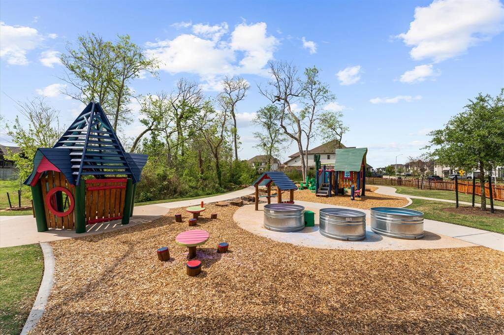 Equipped with swings, slides, and open areas, it’s the perfect spot for outdoor fun.