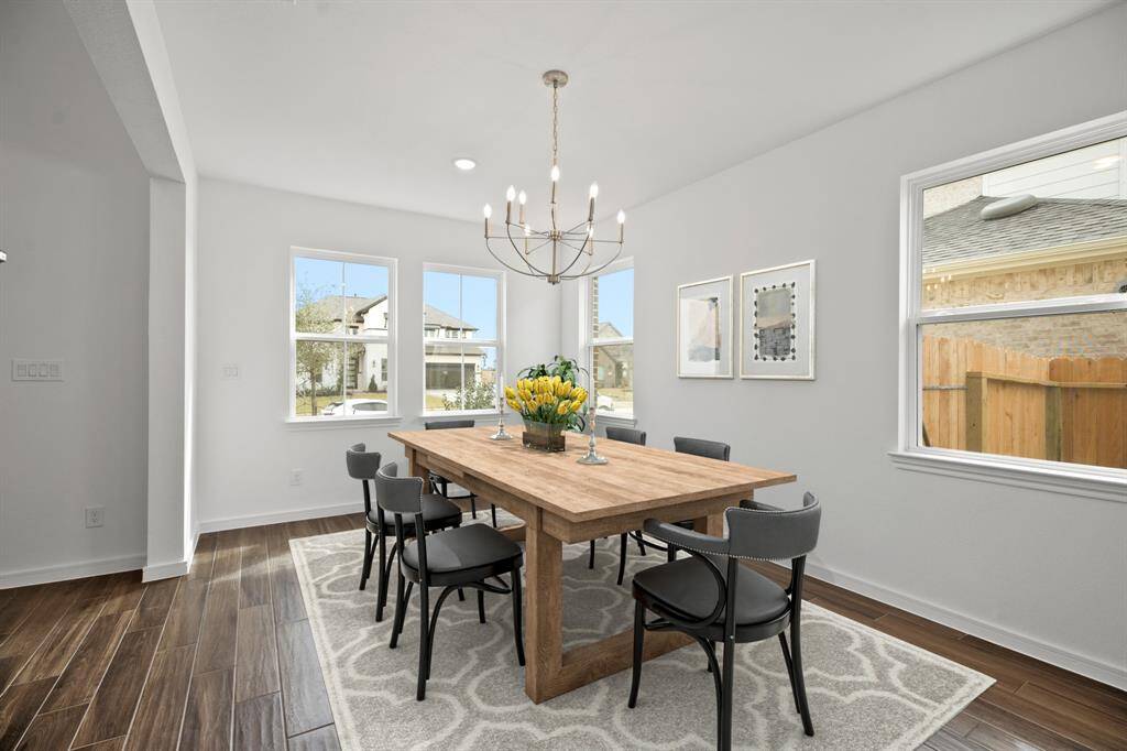 Elegant dining room (*Photo not of actual home and used for illustration purposes only.)