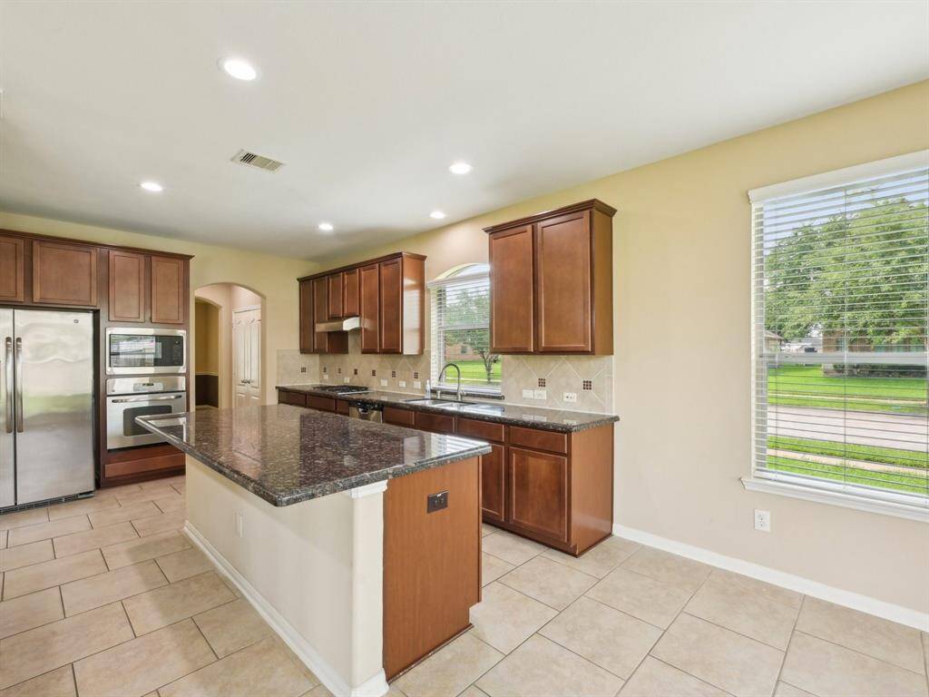 The Breakfast Bar seating is a great place for a quick bite before heading out for the day.