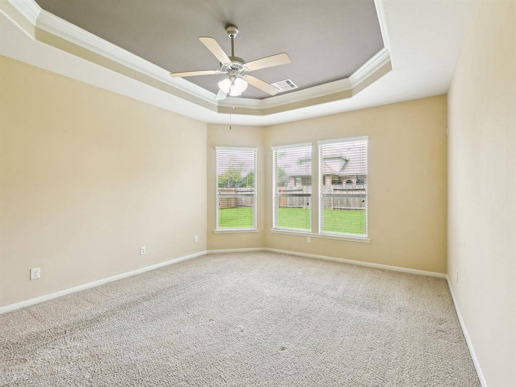This room is so spacious that it can accommodate even the largest of furniture.