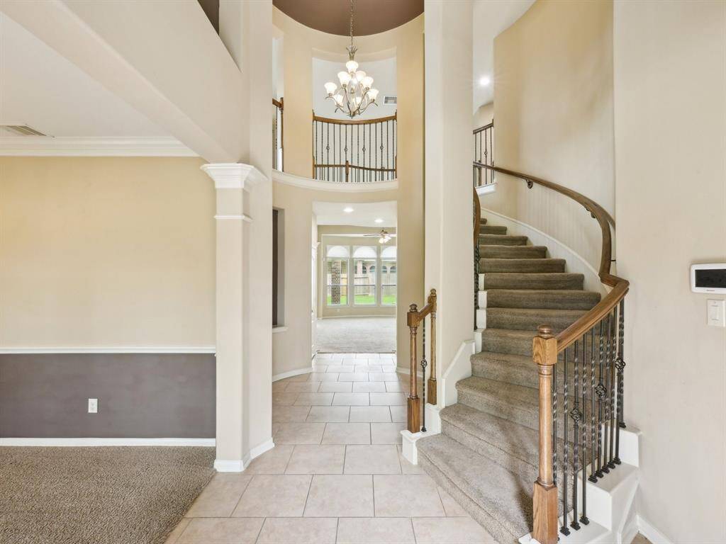 You'll be greeted by tile flooring, soaring ceilings and a delightful rotunda and curved staircase.
