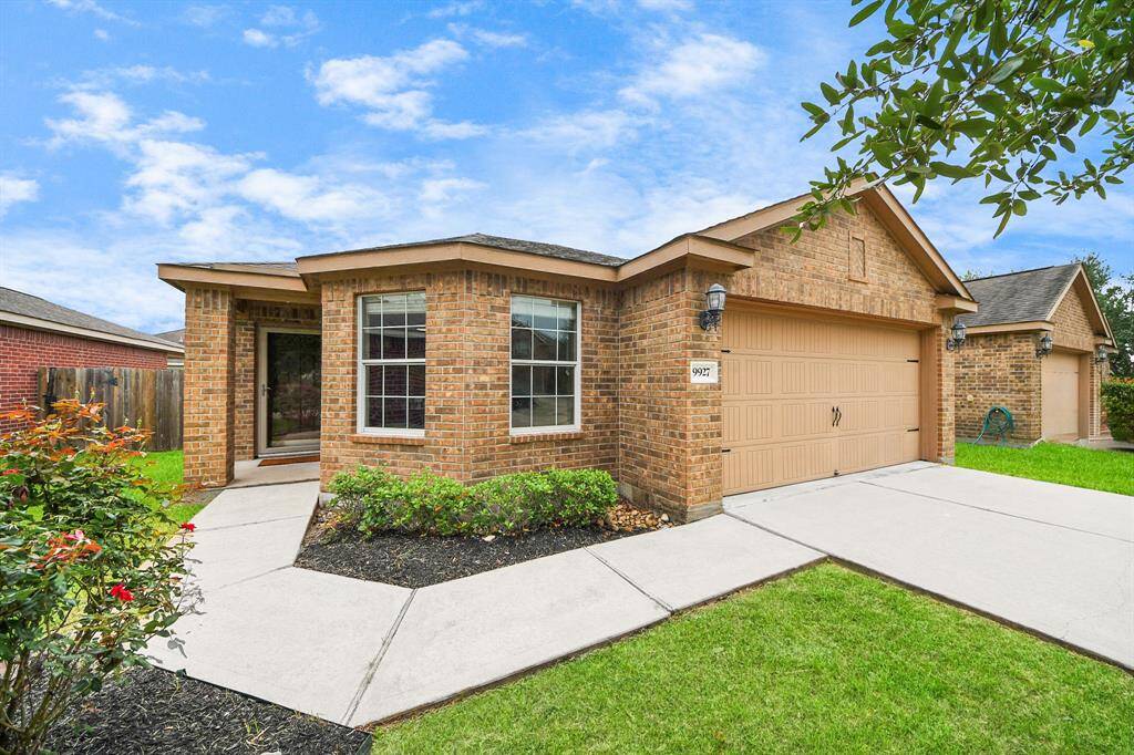 9927 Pearl Creek Ln. sits on a quiet cul-de-sac street with friendly neighbors.