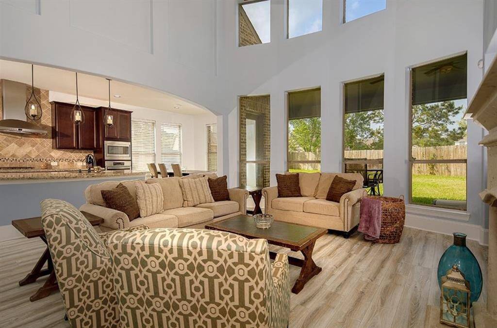 Living room and kitchen combo
