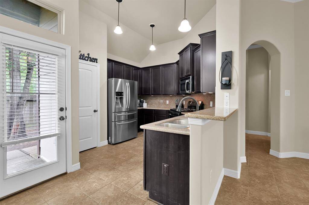 Kitchen and side yard access