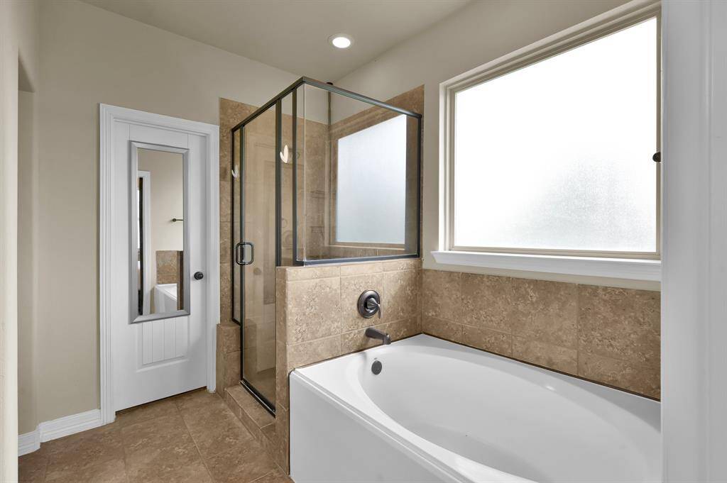 Soaking Tub and Separate Shower