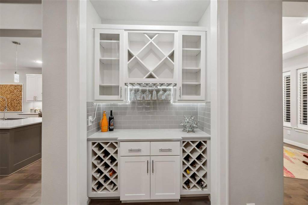 Perfectly placed for entertaining, the dry bar offers a convenient spot to serve drinks, display your favorite vintages, or set up a coffee or cocktail station for effortless gatherings with family and friends.