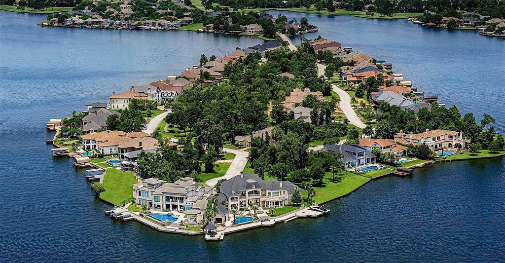 Enjoy the full scope of Bentwater’s amenities—resort-style pools, tennis courts, and a golf course with breathtaking lake views—perfect for an active, relaxed lifestyle.