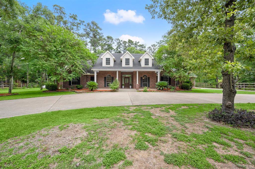 Welcome home to 10 Hollow Glen!