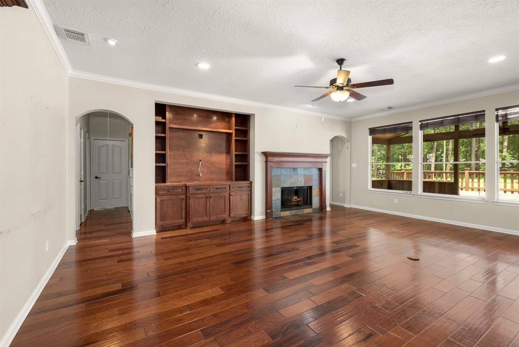 RV storage/extra garage spaces with garage apt. Covered area for additional entertaining space and/or carport