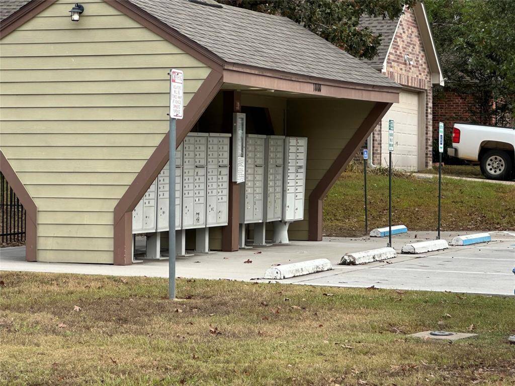 Talk about convenient, the mailboxes are just across the street too.