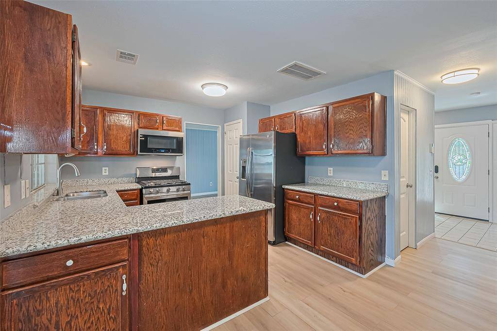 The kitchen offer granite counter tops and stainless appliances.