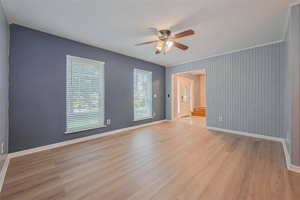Another view of this good size room.