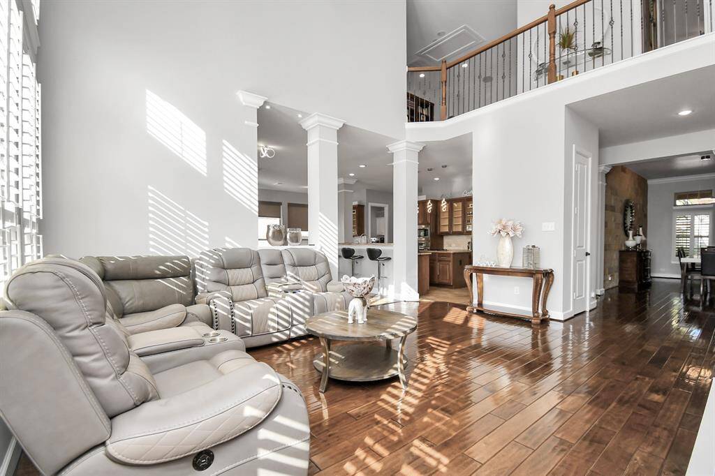 The high-ceiling living room is a stunning example of luxury and design.The space is designed to be both functional and awe-inspiring, creating a perfect environment for both formal gatherings and everyday living.