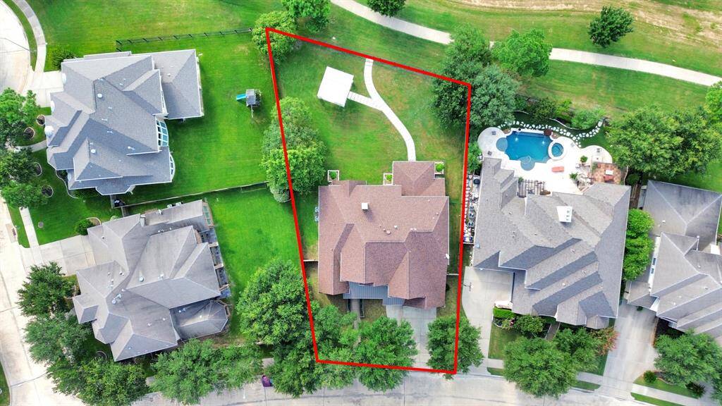 The aerial view highlights the luxury and convenience of the estate’s location, showcasing its close proximity to a beautiful neighborhood lake. The well-designed path connecting the property to the lake emphasizes the seamless integration of outdoor living with the natural environment, offering residents both elegance and access to recreational enjoyment.
