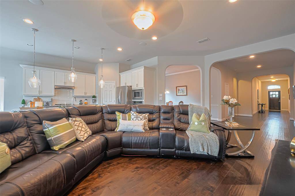 This private study features double French door, rich wood flooring, and soaring high ceilings, perfect for a home office, library, or creative retreat.