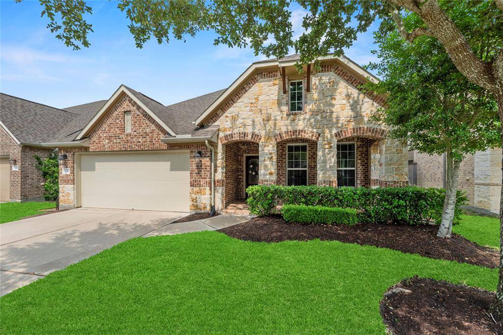 Welcome home to this beautiful front yard!