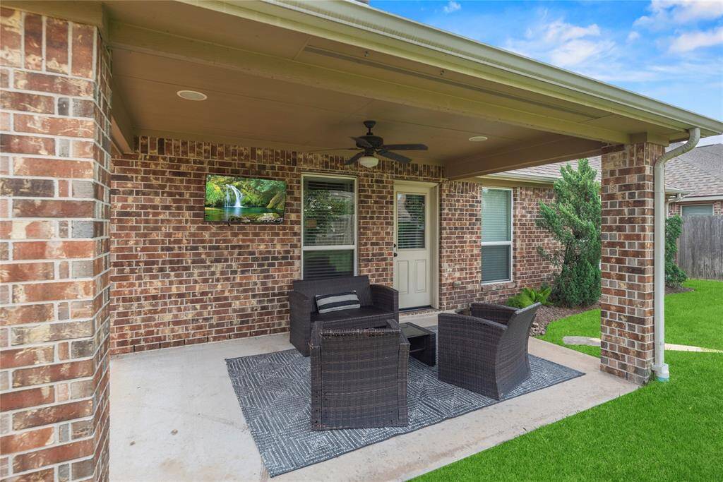 Patio with ceiling fan to sit with a cold glass of lemonade.