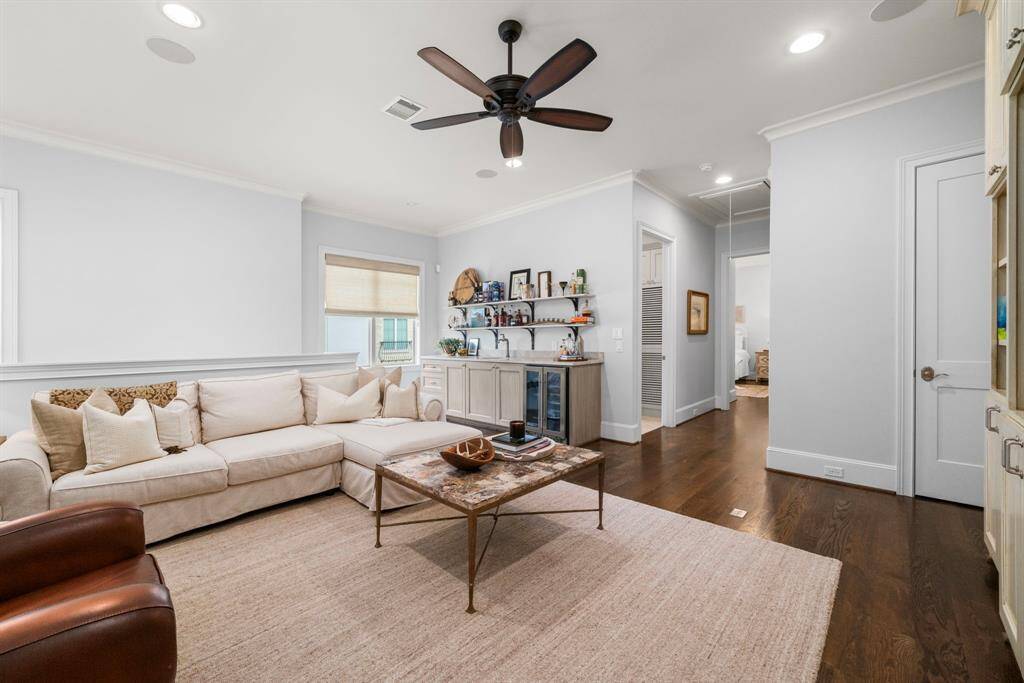 FAMILY ROOM - Another view of this super spacious area - perfect for relaxation and enjoying family time.