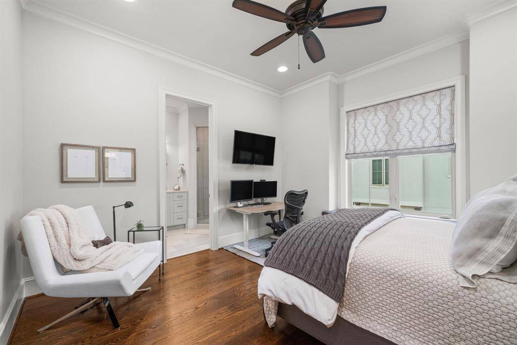 THIRD BEDROOM - Super spacious third bedroom located upstairs with its own private en-suite bathroom.