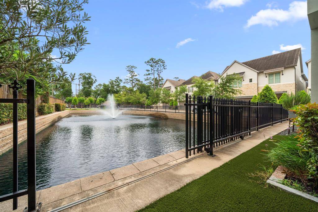 POND AND FOUNTAIN - Imagine coming home to this serene and beautiful setting every day!