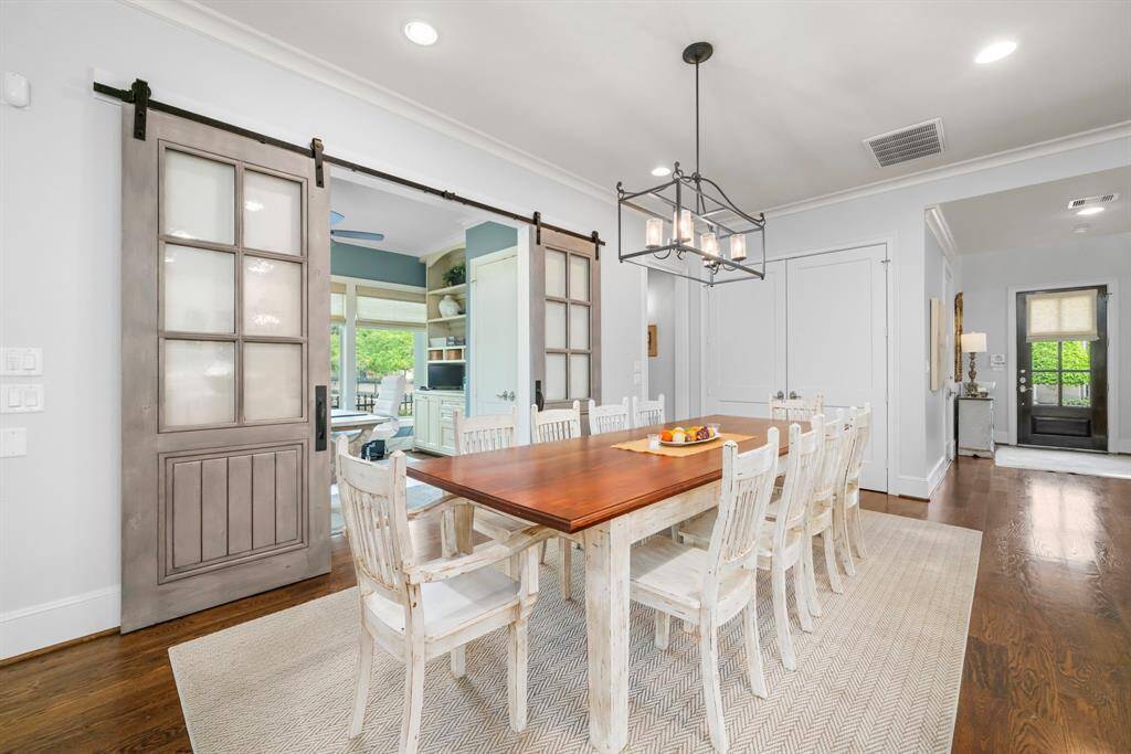 DINING AREA - Beautiful dining area - perfect for entertaining.