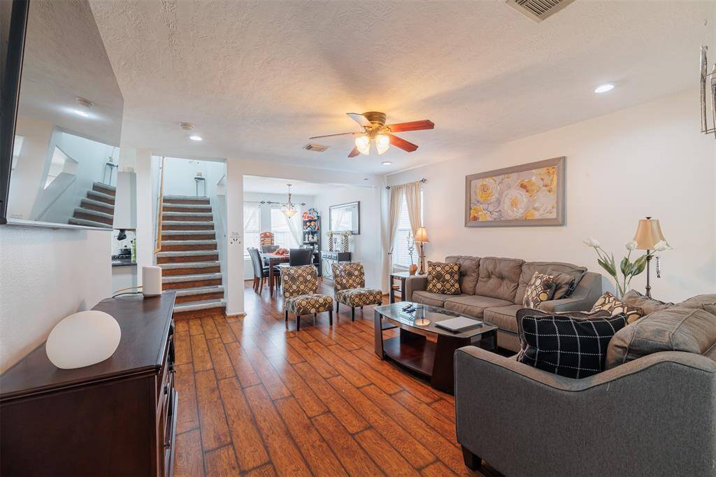 Entertaining Area WithNew Floors!