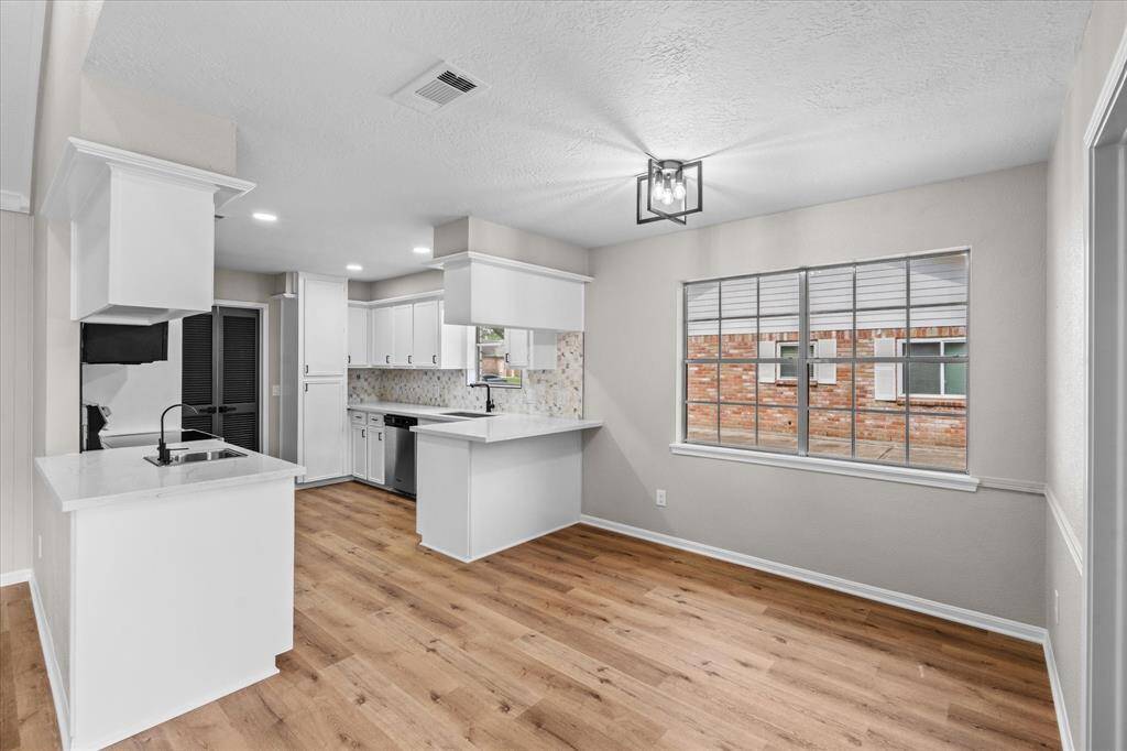 Kitchenette/dining into the kitchen