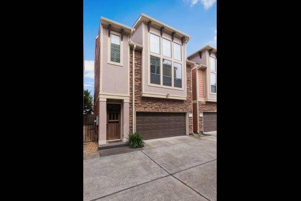 Beautiful freestanding home