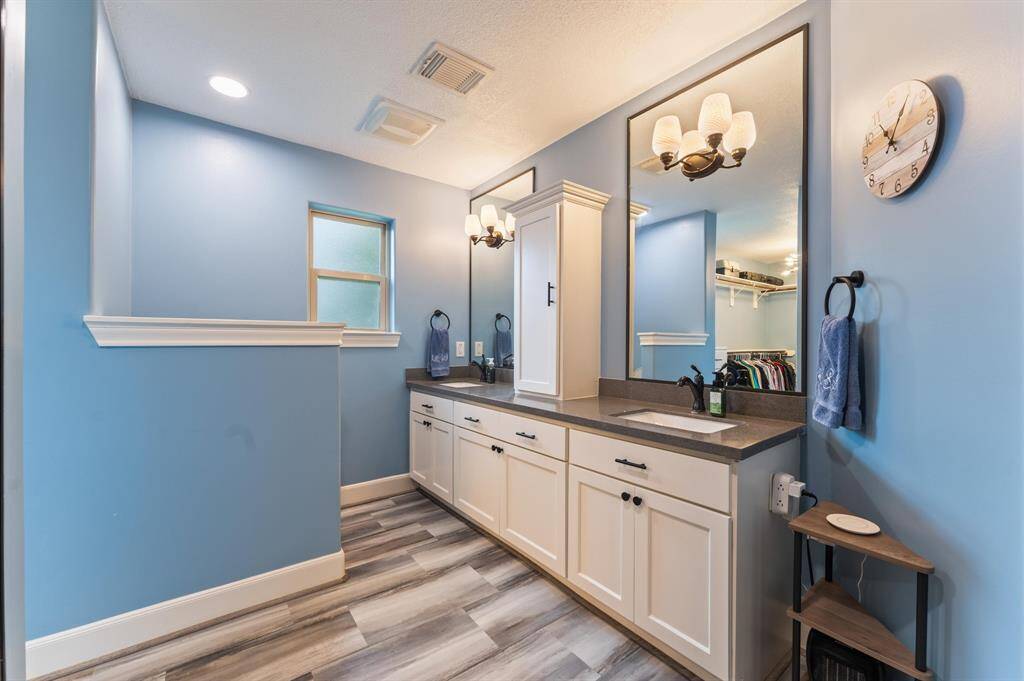 Double sinks in the primary bathroom