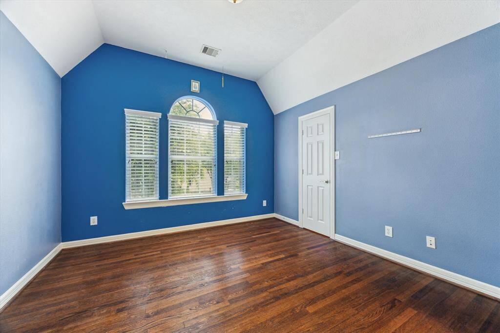 Bed room with walk in closet