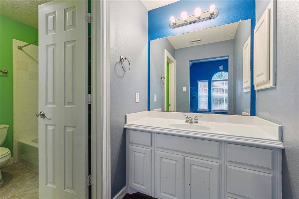 Hollywood bath room