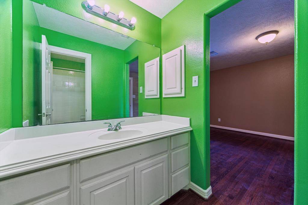 wash room of the holly wood bath