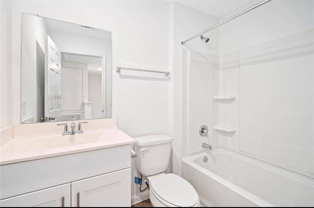 SECONDARY FULL BATH
