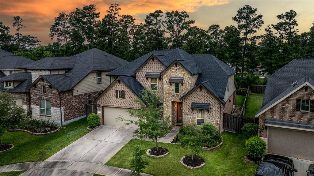 Cul-de-sac location in popular Woodtrace with Tomball ISD schools.