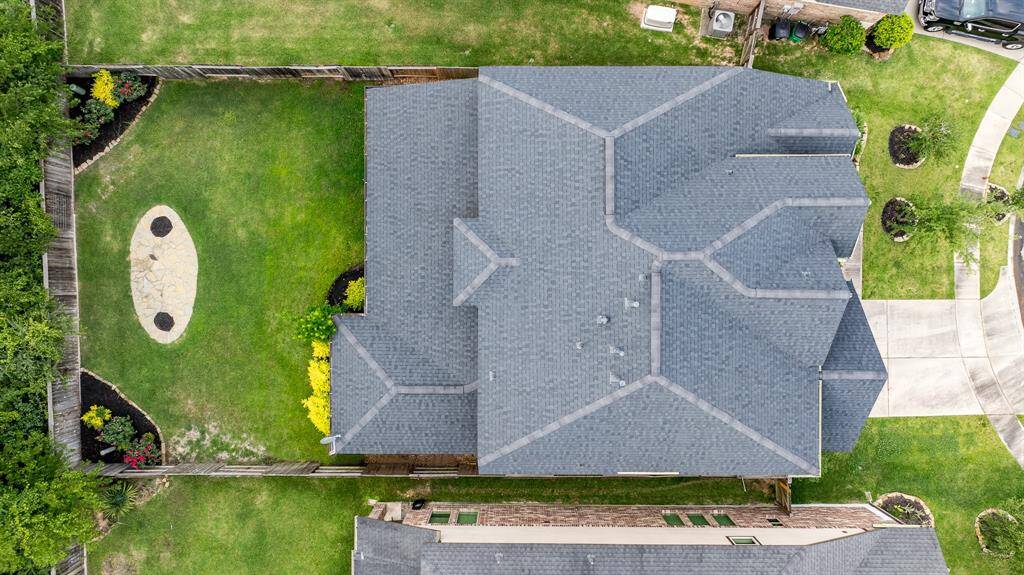 Plenty of yard to spare in a great neighborhood!