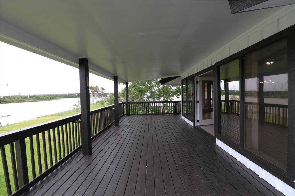 Large wrap around deck.