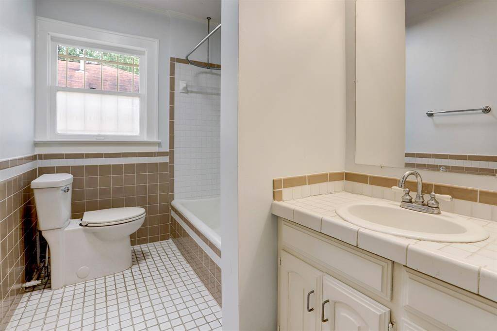 The bathroom features a tub/shower combo and separate vanity.